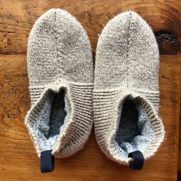 Bombas Beige Gripper Slipper Socks with Navy Pouch - Picture 3 of 5